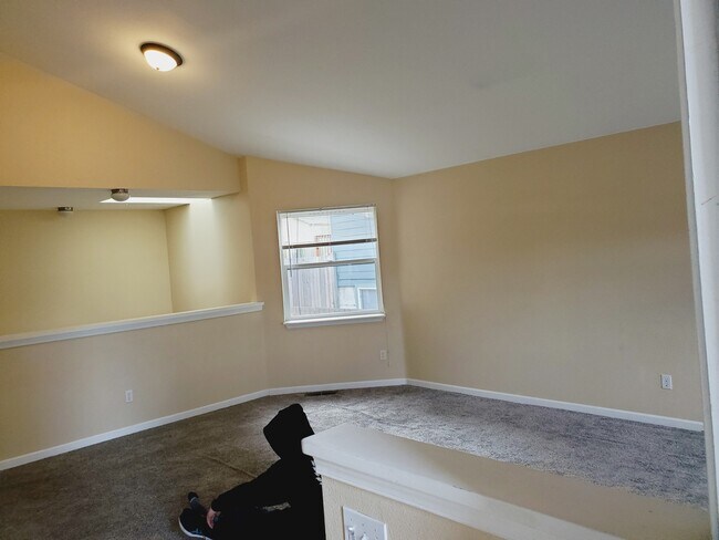 Sala de estar enorme - 828 Blueberry Ln