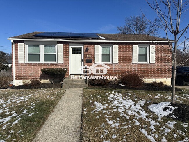 Foto del edificio - 1603 Charmuth Rd