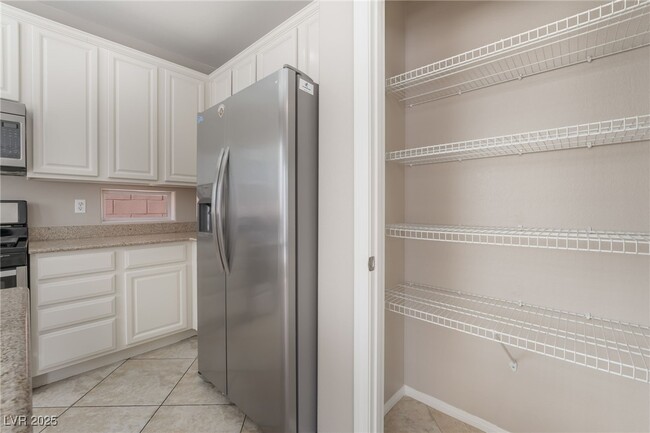Building Photo - 655 Calamus Palm Pl