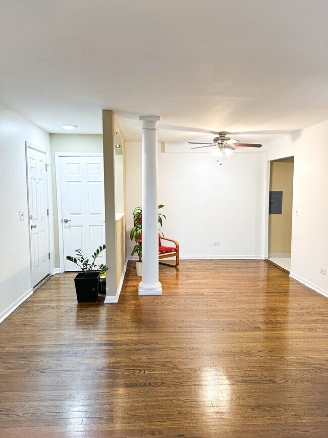 Foto del edificio - 5950 N Kenmore Ave