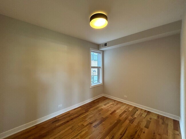 Foto del edificio - 656 W Wrightwood Ave