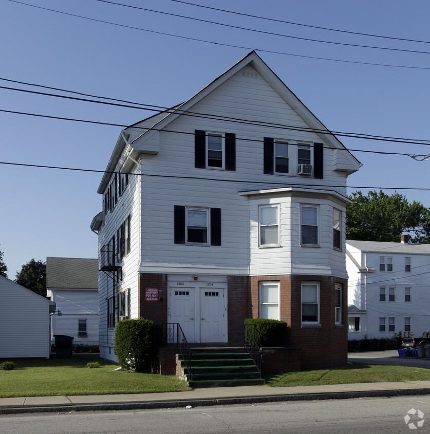 Primary Photo - 1302-1304 Cranston St