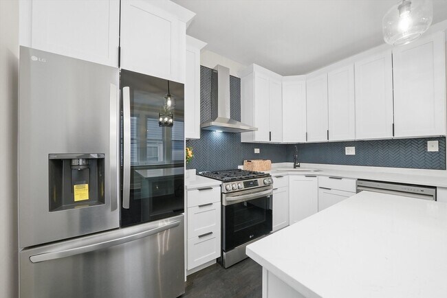 Building Photo - 3564 W Lyndale St