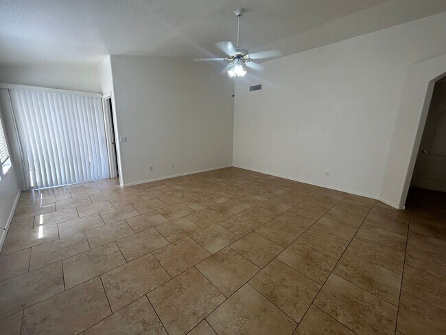 Building Photo - 3 Bed 2 Bath Home