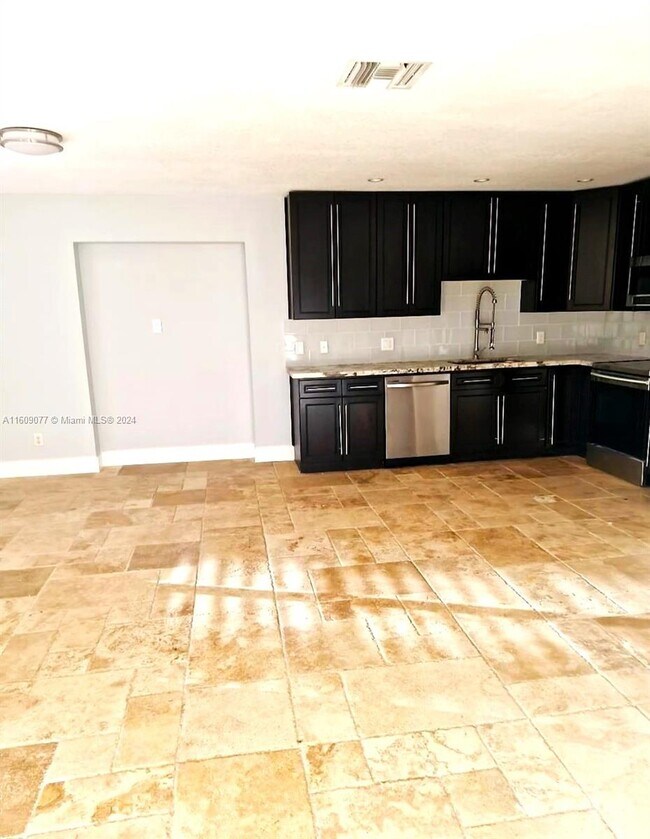 Building Photo - 4725 SW 109th Terrace