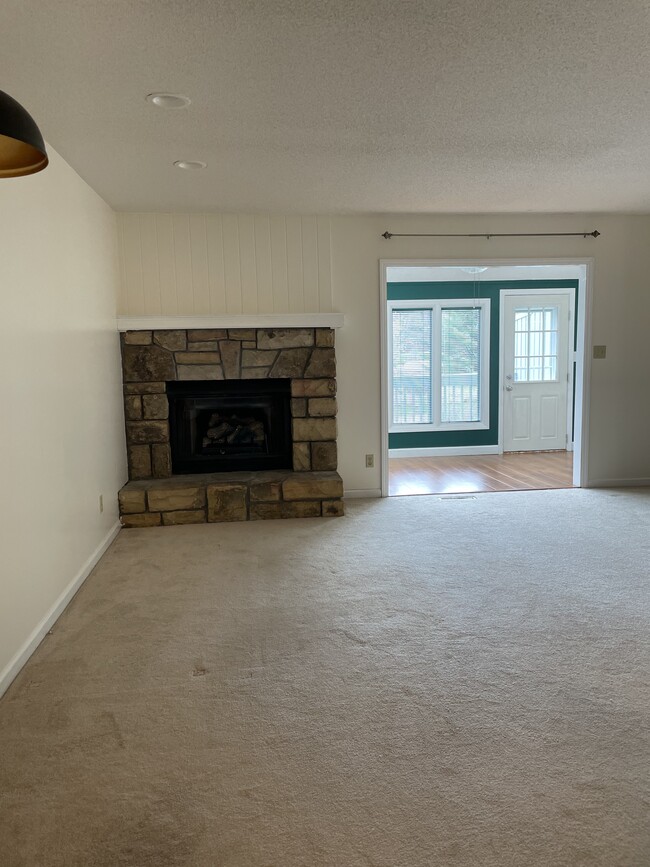 Foto del edificio - 7978 Hickory Nut Gap Rd
