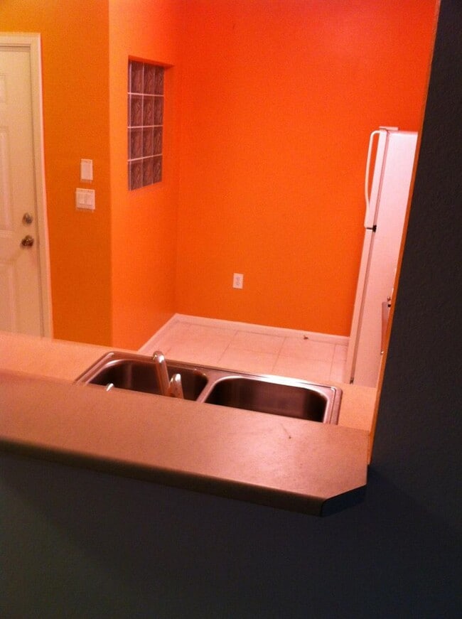 Building Photo - 1145 Golden Lakes Blvd