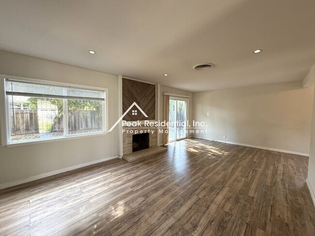 Foto del edificio - Updated 3bd/2ba Concord Home with 2 Car Ga...