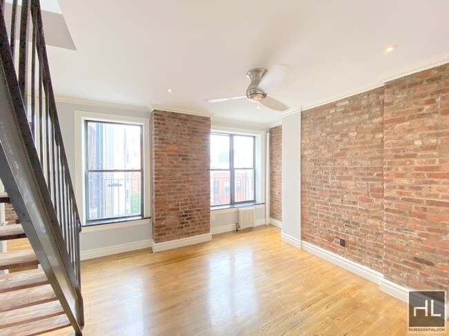 Building Photo - MOTT ST.