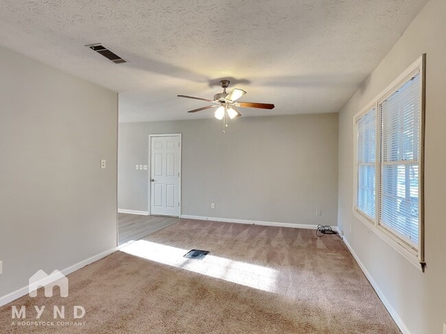 Foto del edificio - 3063 Deshong Dr SW