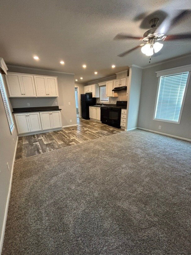 Foto del edificio - 8726 Basswood Ave
