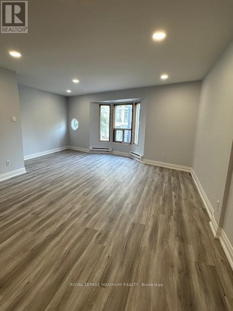 Photo du bâtiment - 1537 Dundas St W