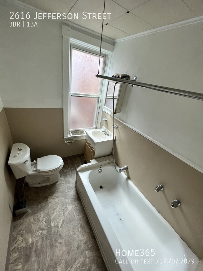 Building Photo - 3 Bed 1 Bath Townhouse in Uptown Harrisburg
