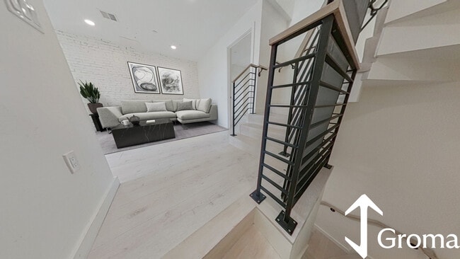 Building Photo - 2 Worthington St