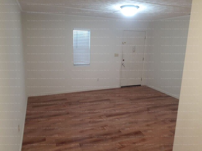 Foto del edificio - 306 Celery Ave S