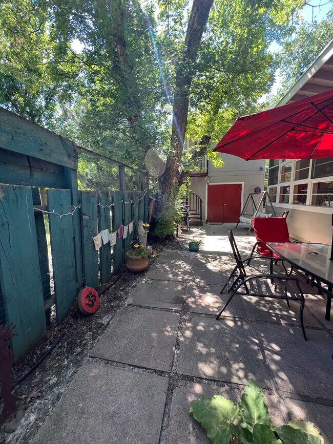 Building Photo - Charming 4 bed/2.5 bath South Boulder home...