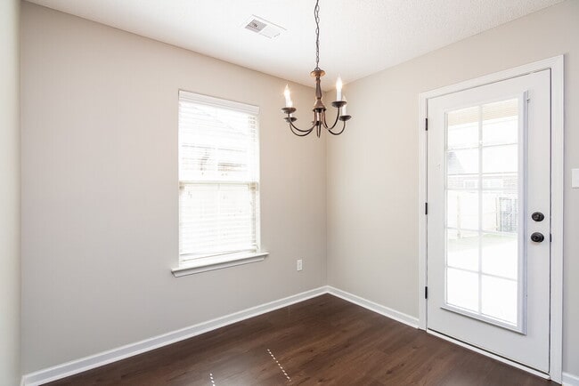 Foto del edificio - 9435 Darren Cir S