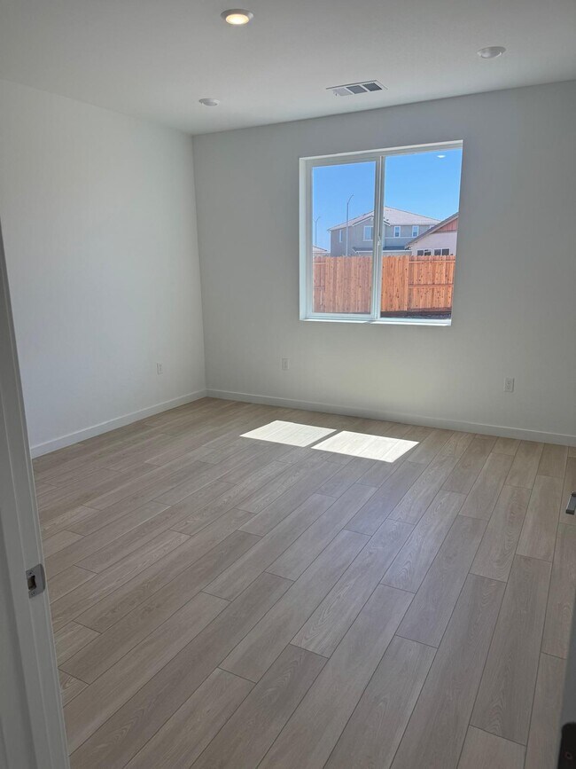 Foto del edificio - 1754 Halo Ave