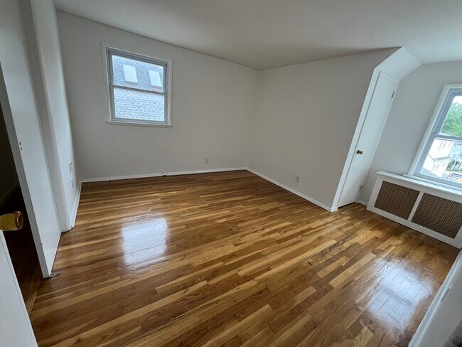 Foto del edificio - 316 New Hyde Park Rd