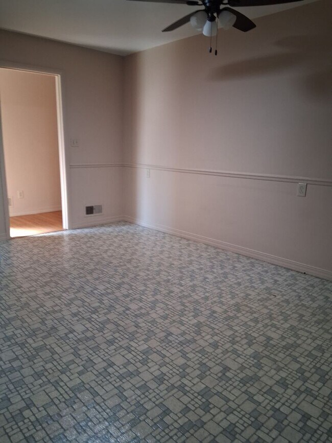 Foto del edificio - Quiet yet Accessible! SFH 2-car Garage