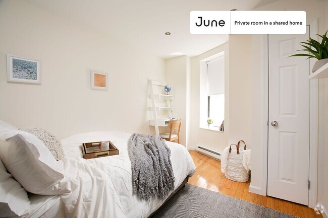 Building Photo - Private bedroom in 4 bed/2 bath Home