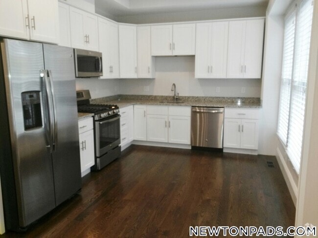 Building Photo - 2044 Beacon St