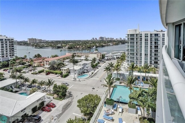 Building Photo - 3101 Bayshore Dr