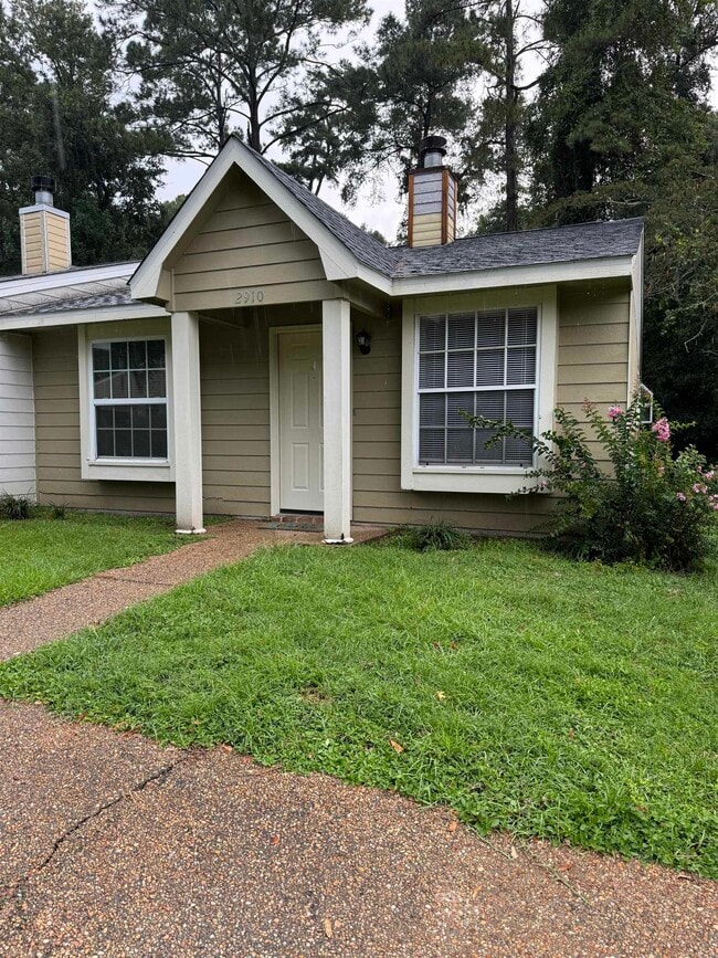 Building Photo - 2910 Richview Park Cir W