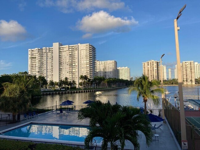Foto del edificio - 2851 NE 183rd St