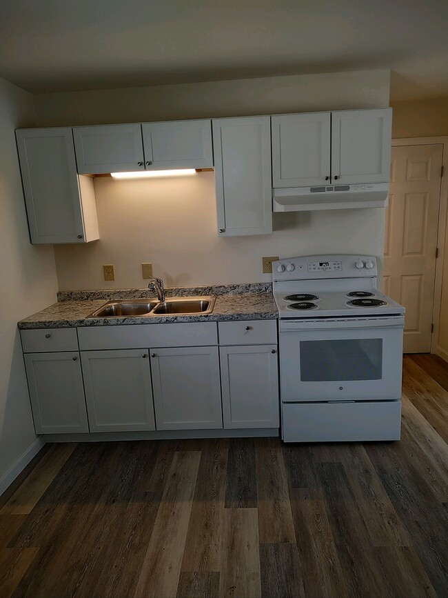 Remodeled kitchen - 155 Sandhill Rd