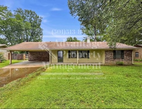 Building Photo - 124 Shamrock Dr