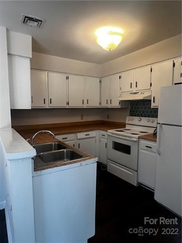 Foto del edificio - 4824 Spring Lake Dr