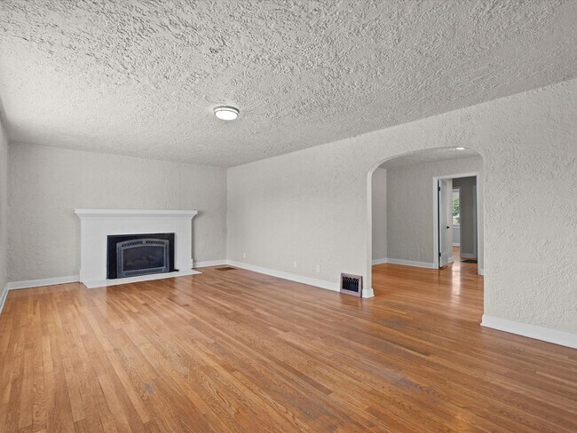 Foto del edificio - 2 bed, 1 bath with built in office near UNR