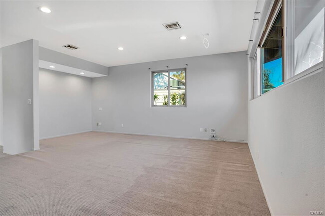 Foto del edificio - 15470 Longbow Dr