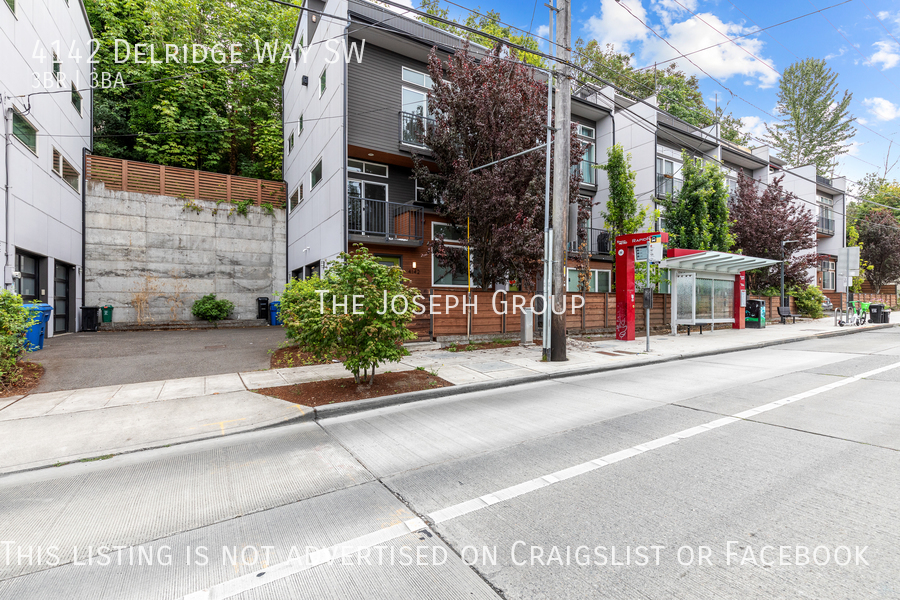 Primary Photo - Stunning 3 bed/2.5 bath modern town home i...