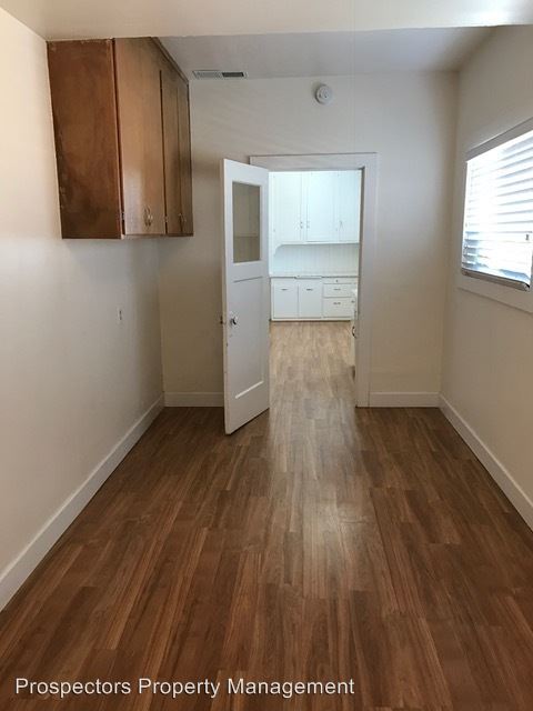 Building Photo - 533 Live Oak Ave