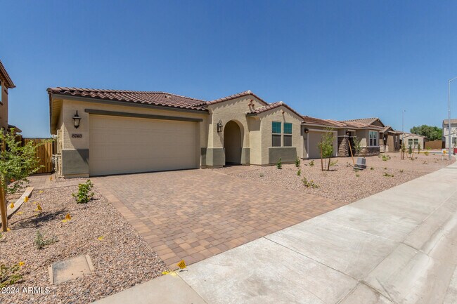 Building Photo - 8740 W Medlock Dr