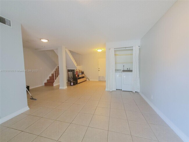 Foto del edificio - 7521 NW 16th St