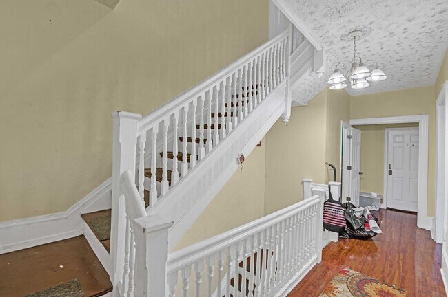 Building Photo - 503 S 42nd St