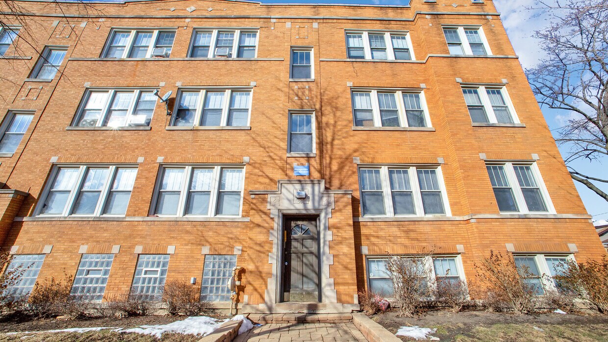 4744 W Roscoe St, Chicago, IL 60641 House Rental in Chicago, IL