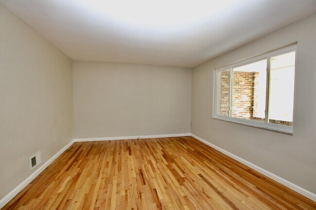 Building Photo - 149 Bale Dr