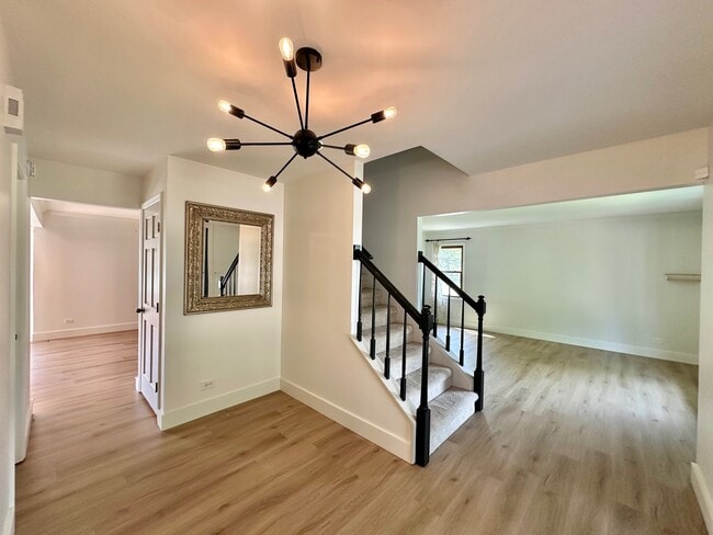 Foto del edificio - 1525 Westglen Dr