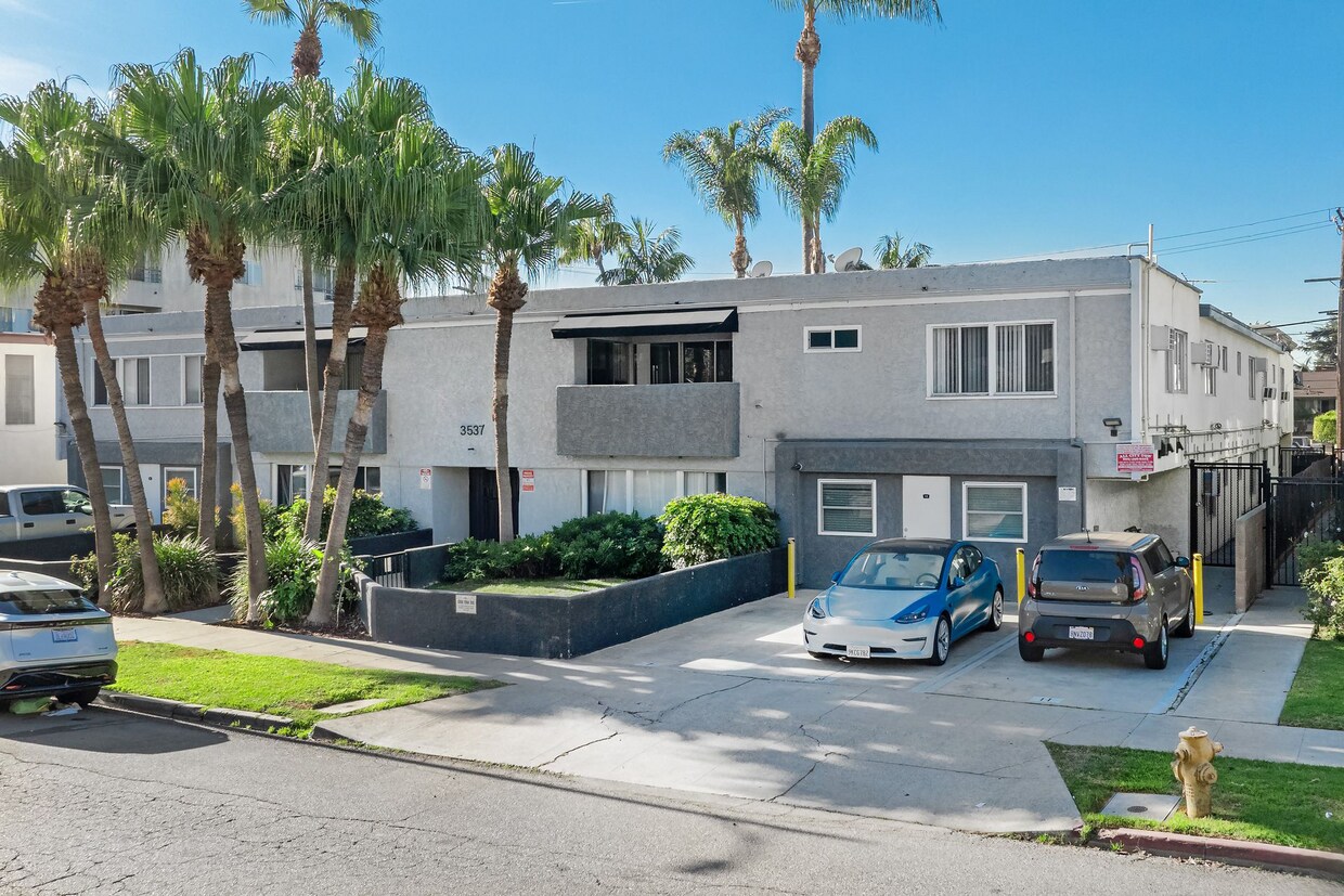 Foto principal - 3537 Clarington Ave