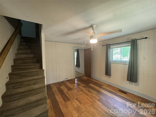 Foto del edificio - 1410 Dillard Ln