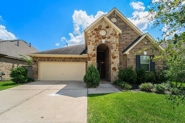 Building Photo - 14726 Woodland Dawn