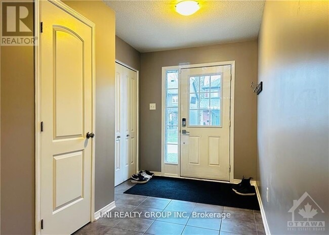 Building Photo - 206 Vision St