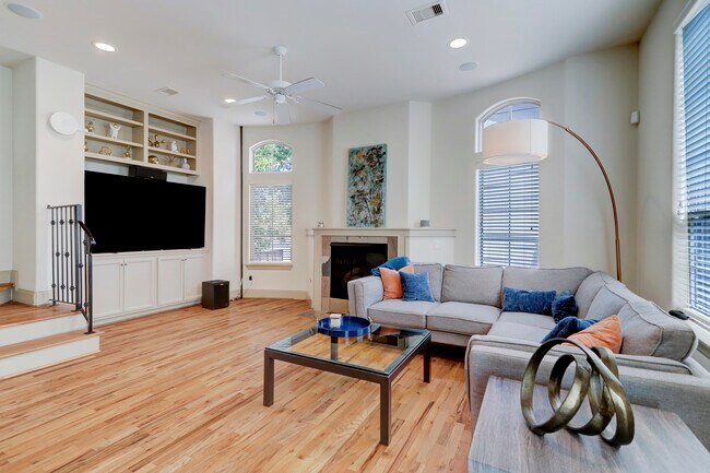 Foto del edificio - 5012 Schuler St