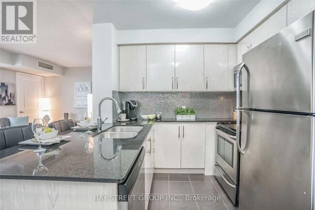 Photo du bâtiment - 5791 Yonge St