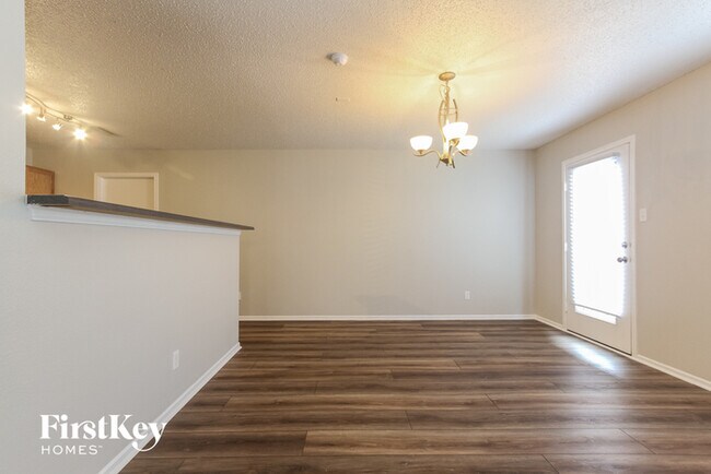 Building Photo - 15499 Border Dr