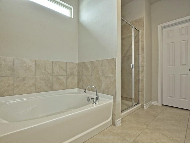 Building Photo - 5800 Daly Dr